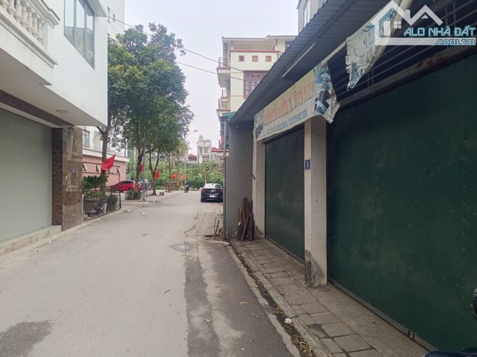 BÁN ĐẤT GIANG BIÊN, LONG BIÊN 90M*12.9 TỶ Ô TÔ TRÁNH,KINH DOANH