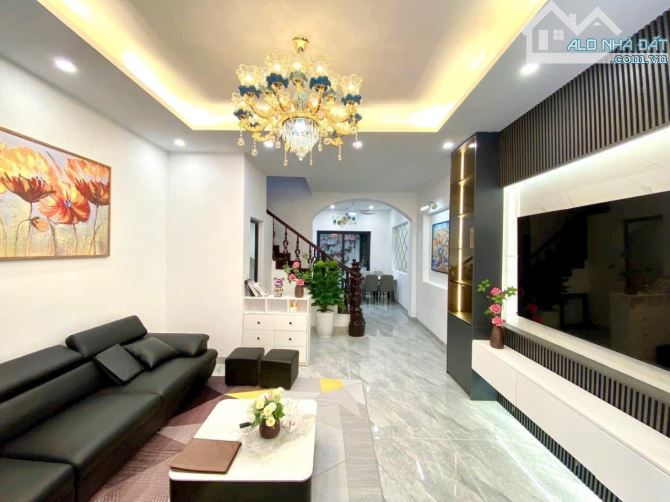 Hồ Tùng Mậu - Vị Trí Trung Tâm - Ngõ Thông - Rộng - 3 Gác Tránh Xe Máy - 39m2 - 7.1 Tỷ