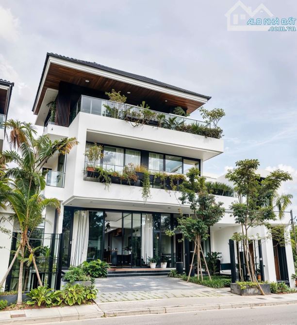 Bán biệt thự hồ bơi Hầm 3 Tầng đường nội bộ Song Hành, An Phú,Quận 2,DT 12x20m,giá 58 Tỷ
