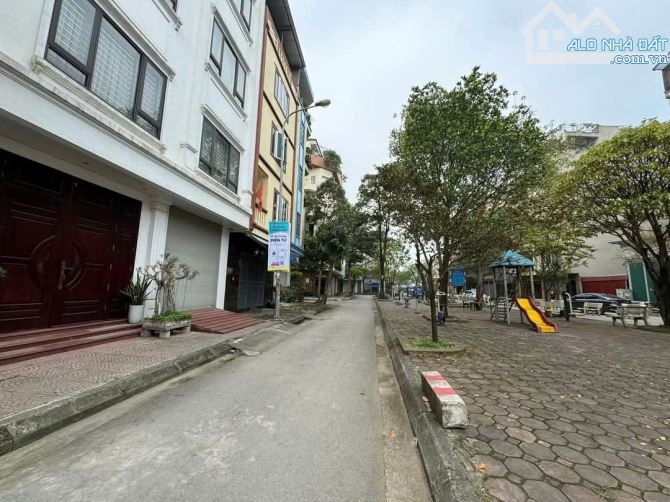 Người nhà tôi cần bán Gấp nhà MẶT PHỐ KIM ĐỒNG nguyên bản. KINH DOANH 55m 5T - Chỉ 17.5 Tỷ