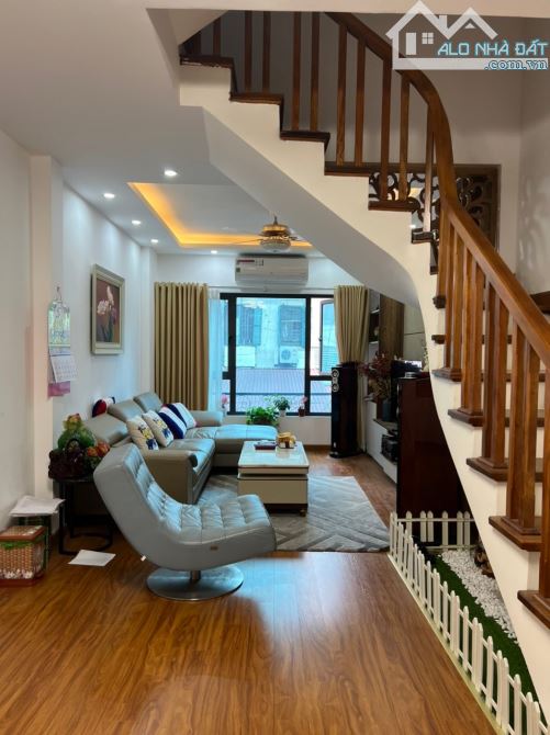 Văn Quán nhà đẹp nội diện tích rộng, ngõ thoáng sáng rực rỡ, ô tô đỗ ngay gần, 75m2, 18 tỷ
