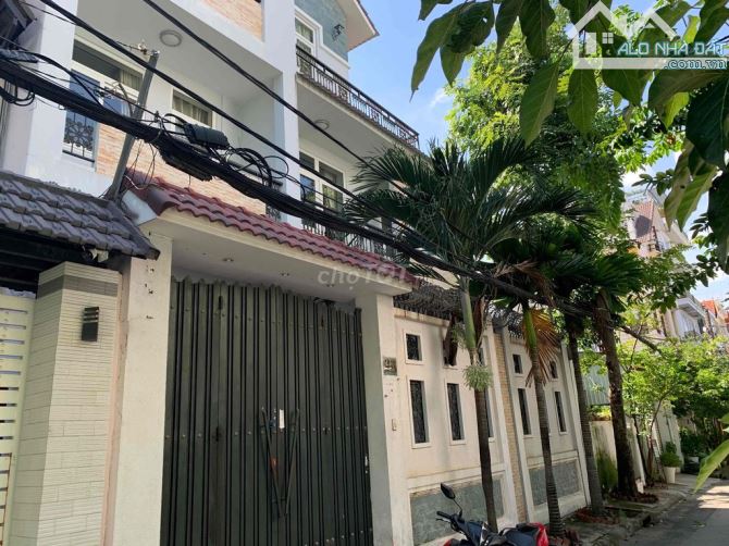 Bán Biệt Thự Làng Báo Chí, Thảo Điền Quận 2, DT 10x11m CN 110m2 trệt 2 lầu giá chỉ 23tỷ