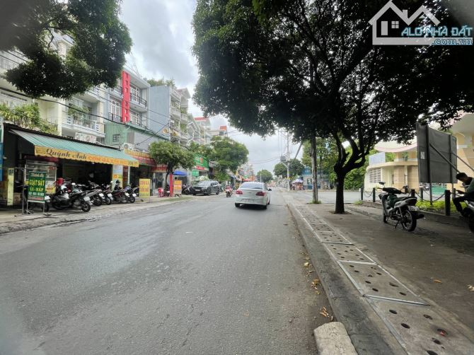 Q9, Ngay Man Thiện, mặt tiền đường số - 68m2(4*17) nhà C4 khu Cảnh Vệ - giá rẻ chỉ 6 tỷ