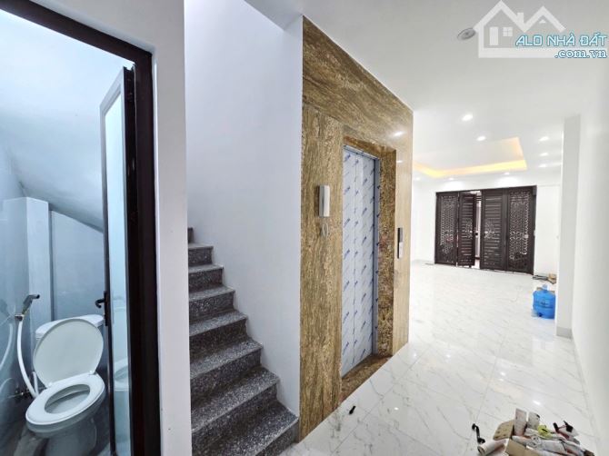 Bán nhà Trần Cung, dt38m, nhà mới, 7 tầng thang máy, gần ô tô, gần phố. 8,6 tỷ