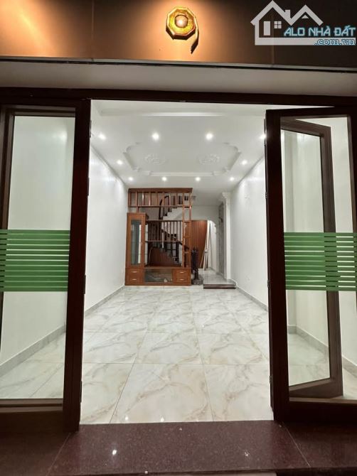 Bác Việt bán nhà Ngõ 180/2 Hoàng Sâm, DT: 45m2, 6T, 10.7 tỷ