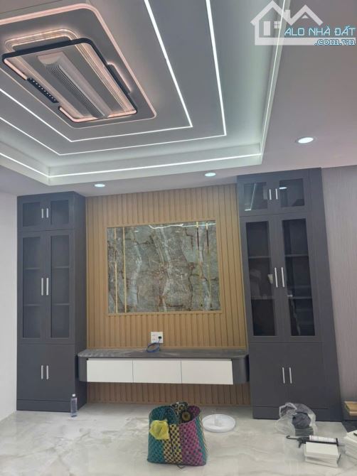 BÁN NHÀ MỚI - PHONG CÁCH TÂN CỔ ĐIỂN - NGAY NGÃ TƯ GÒ MÂY  GIÁ 6.1 TỶ TL - 10