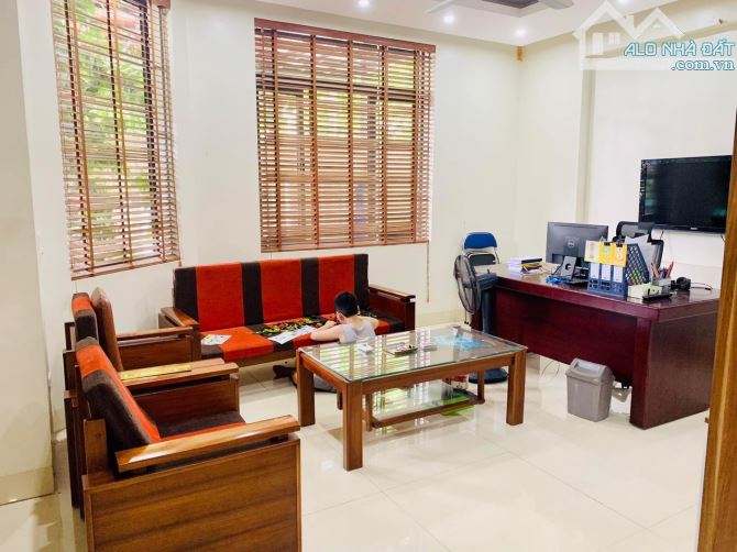 Cho thuê nhà 3 tầng, 6 ngủ tại Đông Hậu, Khai Quang, Vĩnh Yên - 1