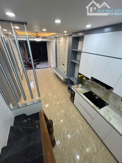 Nhà Đẹp Bát Khối 34m2- Ô TÔ Đỗ Cửa Sắp Có Cầu Trần Hưng Đạo Qua, Tương Lai Phát Triển Mạnh - 1