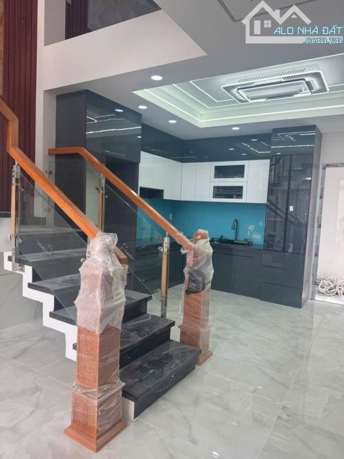 BÁN NHÀ MỚI - PHONG CÁCH TÂN CỔ ĐIỂN - NGAY NGÃ TƯ GÒ MÂY  GIÁ 6.1 TỶ TL - 1