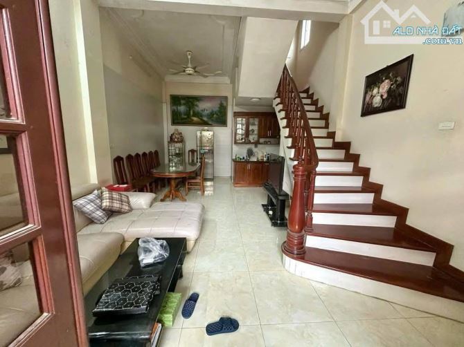 Cho thuê nhà Phố Trương Định, 45m2 x 4.5 tầng, 3 ngủ, 4 WC làm Vp, KD onl, ở gd, 12 Triệu - 1