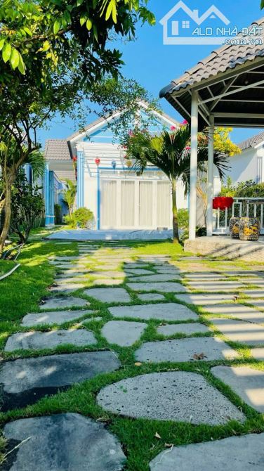 Bán căn nhà nghỉ dưỡng mặt tiền đường Nguyễn Huệ- Đất Đỏ- BRVT  Diện tích: 8x35 (280m2- 1 - 1