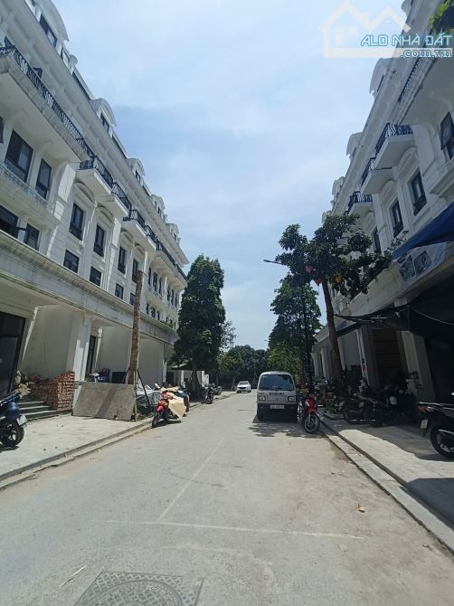 LIỀN KỀ LOUIS HOÀNG MAI, 110M, 5 TẦNG, THANG MÁY CHỜ, VỈA HÈ RỘNG, KINH DOANH SIÊU VÍP. - 1