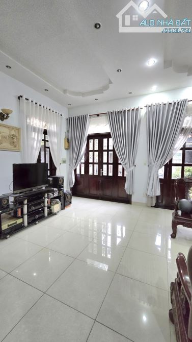 Bán biệt Thự 3 tầng sân vườn 3 tầng View sông Hiệp Bình Chánh gần Gigamall - 1