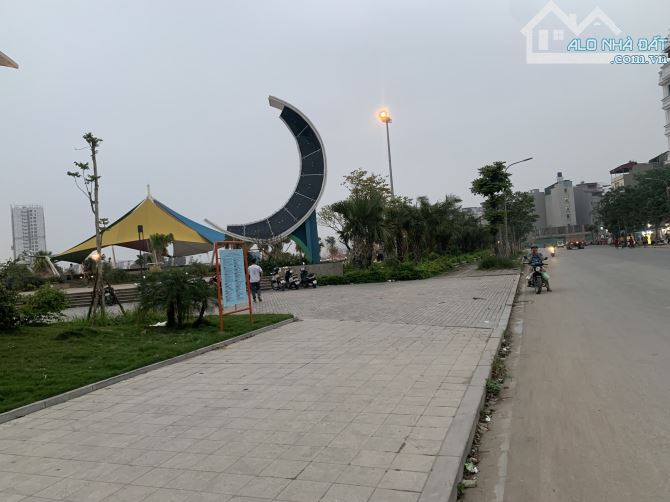 SIÊU PHẨM ĐẤT MẶT NGÕ NGỌC THUỴ Ô TÔ TRÁNH KINH DOANH MẶT TIỀN KHỦNG 220M-C4-9MT.41.5 tỷ. - 1