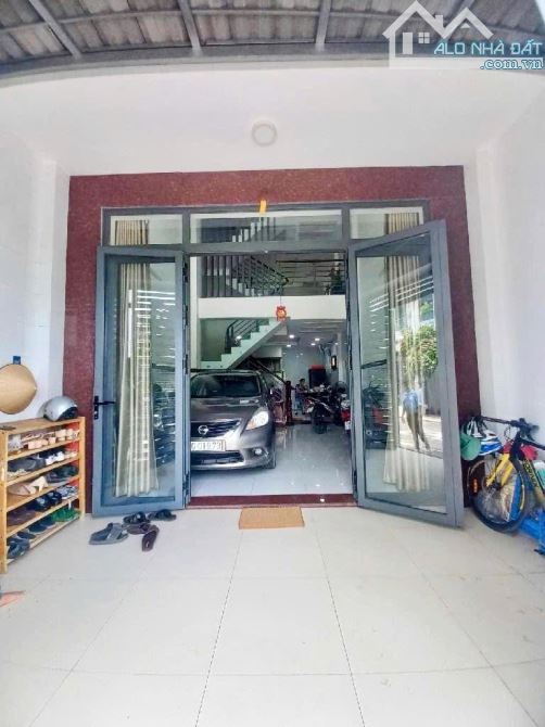 NHÀ ĐẸP 5 TẦNG 61m2 ĐƯỜNG 10m P. PHÚ HỮU - Ô TÔ NGỦ TRONG NHÀ - 1