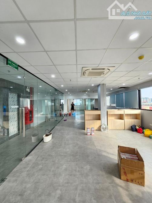 TOÀ VĂN PHÒNG VŨ TÔNG PHAN – 310m², 10 TẦNG, MT 11m – LG 3 MẶT THOÁNG – THU 5 TỶ/NĂM - 1