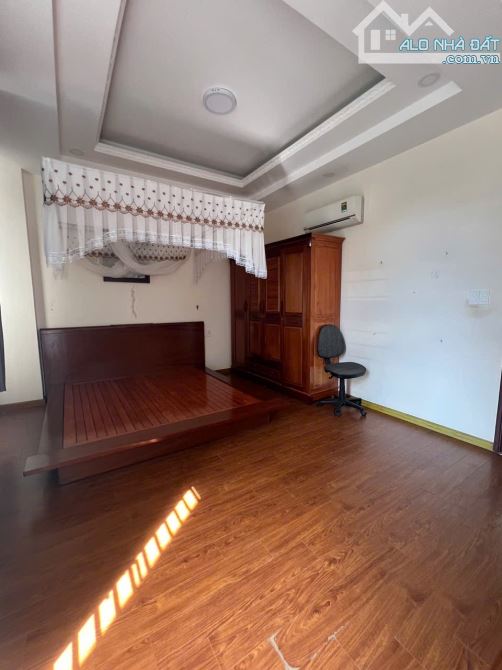 Đất Và Căn Nhà 3 Lầu Ngay Sát Chợ Phan Chu Trinh Mà Giá Chỉ Bằng 1 Lô Ở Mê Trô. - 1
