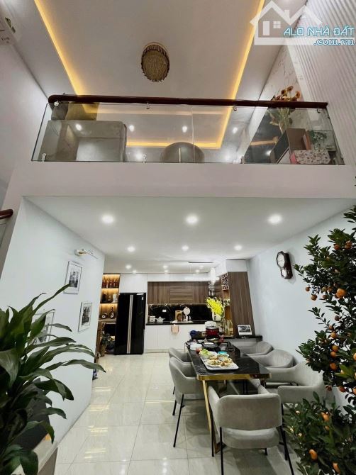 Bán nhà Trần Khát Chân 39m2, 5T đẹp mới, 3 thoáng, cách phố 10m, kinh doanh, ngõ đẹp.