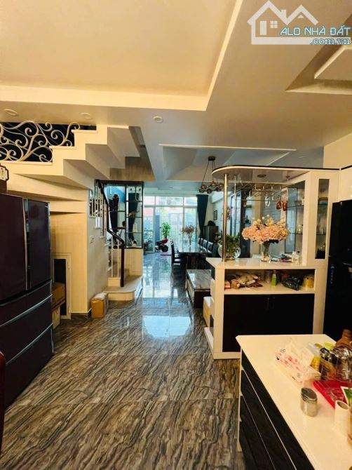 BÁN NHÀ NGUYỄN KHOÁI KHU BIỆT LẬP KHÁCH TÂY-5TẦNG-NGANG 5.5M- DÒNG TIỀN TỐT-12.39T - 1