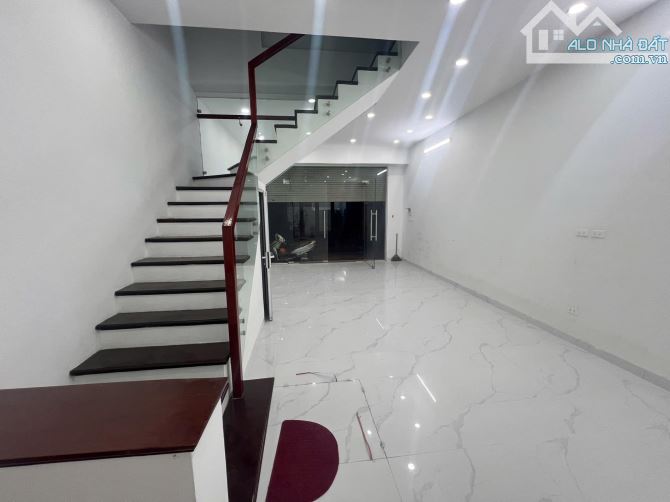 BÁN NHANH NHÀ NGÕ 68 TRUNG KÍNH 80m 5 tầng ô tô kinh doanh đỉnh 32 tỷ rất ít nhà bán - 1