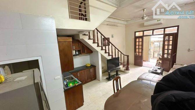Cho thuê nhà Phố Trương Định, 45m2 x 4.5 tầng, 3 ngủ, 4 WC làm Vp, KD onl, ở gd, 12 Triệu - 2