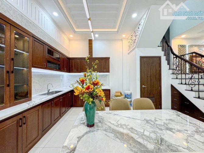 C116 🔥 BÁN NHÀ MẶT TIỀN NGUYỄN THỊ THẬP - QUẬN 7 - HƠN 9 TỶ 🔥 - 2