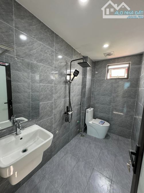 Nhà có sân riêng đỗ ô tô DT 60m2 x 3 tầng, Về ở luôn. Gần chợ UBND xã. Gần KĐT Đô Nghĩa YN - 2
