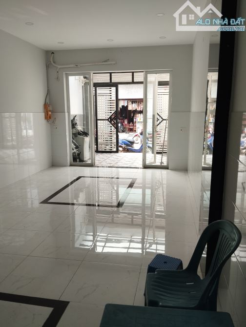 Bán nhà mới xây dựng mặt tiền đường lớn nhựa thông ĐT.Hóc môn.Dtsd :128m2. - 2