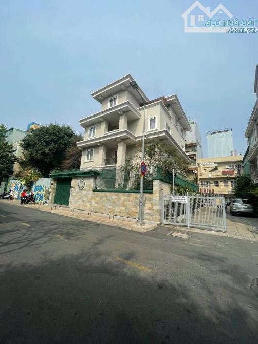 Bán biệt thự 240m2, 5PN, 4WC, giá tốt tại 2  Nguyễn Thành Ý, Đa Kao,Quận 1 - 2