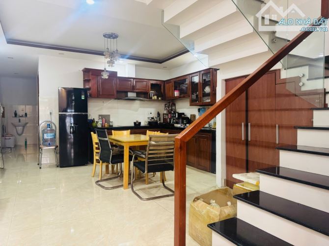 Bán nhà 3 tầng mê lệch vip đường Bùi Giáng – Giá chỉ 5.9 tỷ 👁️✨  📍 - 2