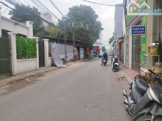 BÁN ĐẤT MẶT  PHỐ THẠCH BÀN LONG BIÊN 15 TỶ 84M , MT 4.5M, KINH DOANH, VỈA HÈ, Ô TÔ BUÝT - 2