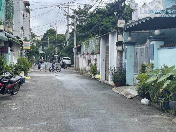 Q9, Ngay Man Thiện, mặt tiền đường số - 68m2(4*17) nhà C4 khu Cảnh Vệ - giá rẻ chỉ 6 tỷ - 2