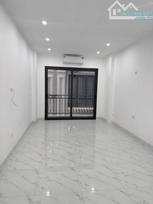 Bán nhà Trần Cung, dt38m, nhà mới, 7 tầng thang máy, gần ô tô, gần phố. 8,6 tỷ - 2