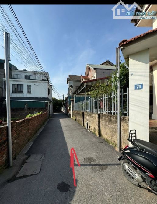 22.7 Tỷ/ 308 m2/12 M tiền/ Lô Góc/ Ô tô vào/ Đông Dư - 2
