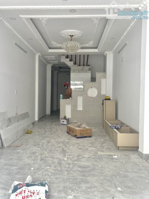 MẶT TIỀN HẺM KINH DOANH SẦM UẤT - XE HƠI ĐẬU CỬA, NGỦ TRONG NHÀ - NHỈNH 4 TỶ - 2