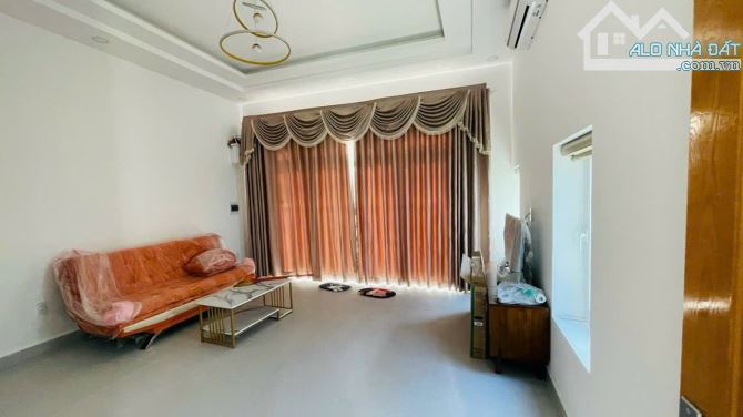 Bán căn nhà nghỉ dưỡng mặt tiền đường Nguyễn Huệ- Đất Đỏ- BRVT  Diện tích: 8x35 (280m2- 1 - 3