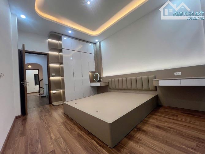 CẦN BÁN GẤP CĂN NHÀ PHỐ BÀ TRIỆU - HÀ ĐÔNG - DT 40m2 x 5 TẦNG - MT 4m - NHỈNH 7.5T - 3