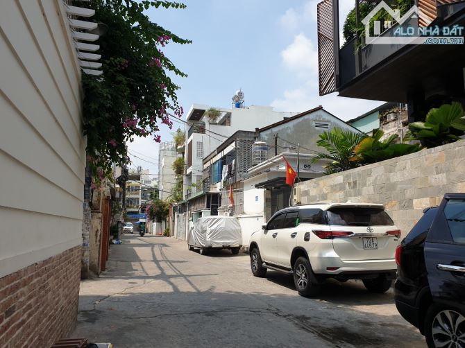 Biệt Thự hiện đại, sang trọng hẻm VIP 38 Trần Khắc Chân, Quận 1 - 13x20M, Hầm 4 Lầu Hồ bơi - 3