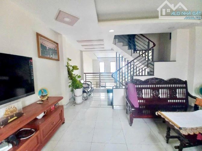 NHÀ ĐẸP 5 TẦNG 61m2 ĐƯỜNG 10m P. PHÚ HỮU - Ô TÔ NGỦ TRONG NHÀ - 3