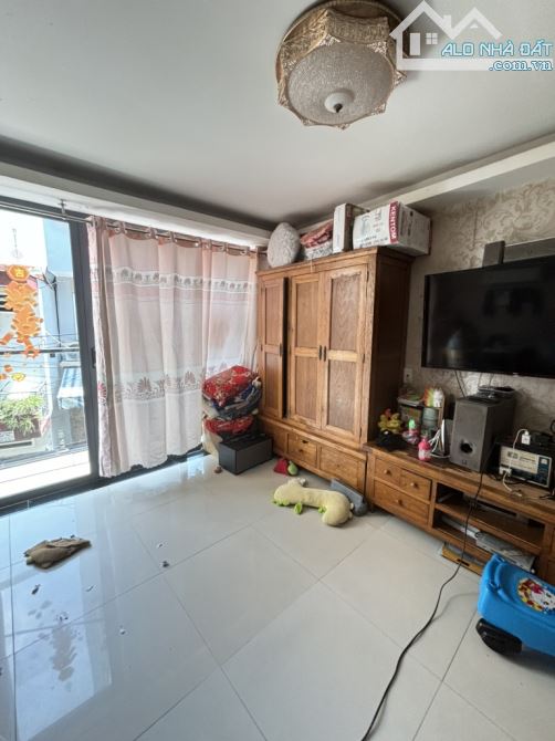 Cách MẶT TIỀN Nguyễn Văn Khối 15m; 105m2 (4PN) NGANG nhà 6m NỞ HẬU; sát bên Làng Hoa - 2