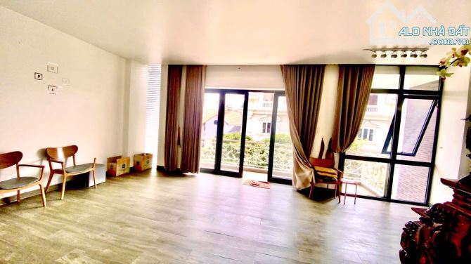 Biệt thự nguyễn minh hoàng— Dt: 8x18m—3 tầng- thang máy - giá 35,9 tỷ - 3