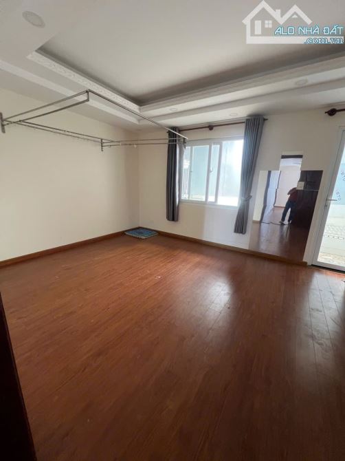 Đất Và Căn Nhà 3 Lầu Ngay Sát Chợ Phan Chu Trinh Mà Giá Chỉ Bằng 1 Lô Ở Mê Trô. - 3