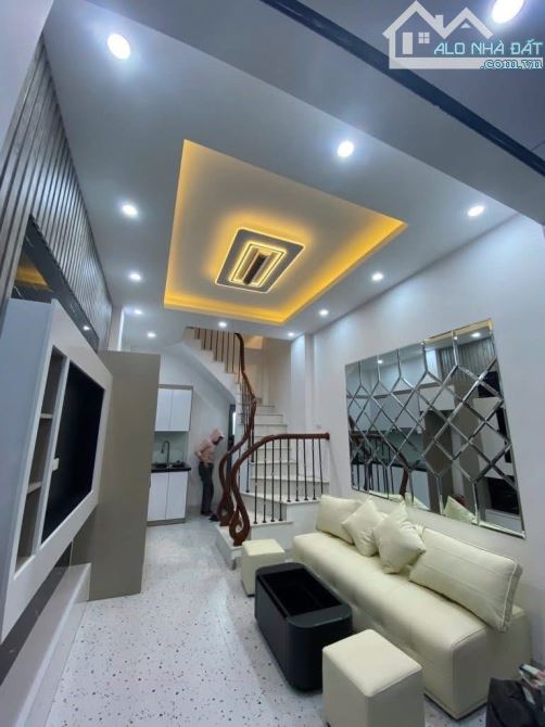 BÁN NHÀ BỒ ĐỀ 35M2, MT5M, 6 TẦNG, Ô TÔ 30M, LÔ GÓC - 2