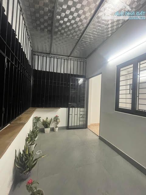 Bán nhà Cổ Linh Trung tâm quận Long Biên 5 tầng 30m2 mặt tiền 3.7m chỉ hơn 6 tỷ ngõ ô tô - 4