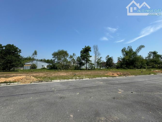 Lô 2 mặt tiền 257m2 thuộc KQH Nguyễn Văn Chư - Thuỷ Phương. Cách Ngã 4 Trưng Nữ Vương & Tô - 4