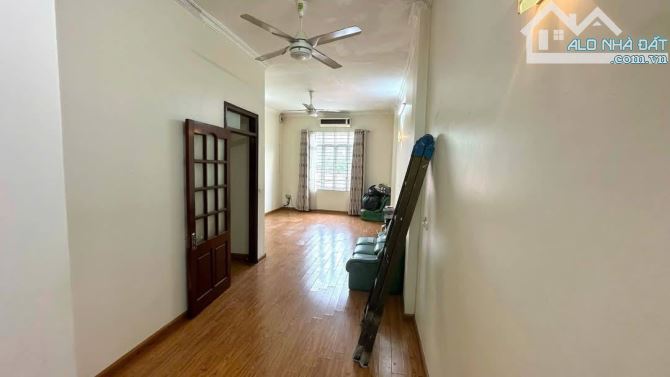 Cho thuê nhà Phố Trương Định, 45m2 x 4.5 tầng, 3 ngủ, 4 WC làm Vp, KD onl, ở gd, 12 Triệu - 4
