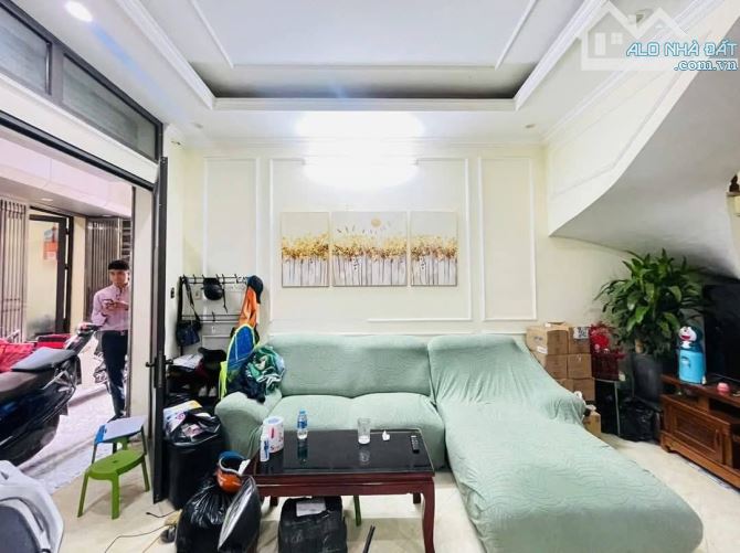 ĐỊNH CÔNG - BÁN NHÀ ĐẸP Ở NGAY - GẦN PHỐ - NGÕ NÔNG RỘNG - 3 GÁC VÀO TẬN NHÀ. - 4