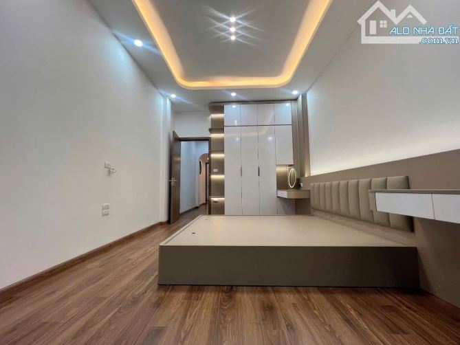 CẦN BÁN GẤP CĂN NHÀ PHỐ BÀ TRIỆU - HÀ ĐÔNG - DT 40m2 x 5 TẦNG - MT 4m - NHỈNH 7.5T - 4