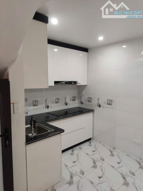 Bán căn nhà 3 tầng sạch đẹp ngõ 173 Hàng Kênh - 4