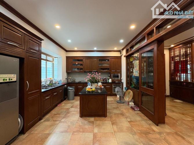 Bán Biệt Thự Khu Vườn Đào Quận Tây Hồ 240m2 giá nhỉnh 120 tỷ - 4